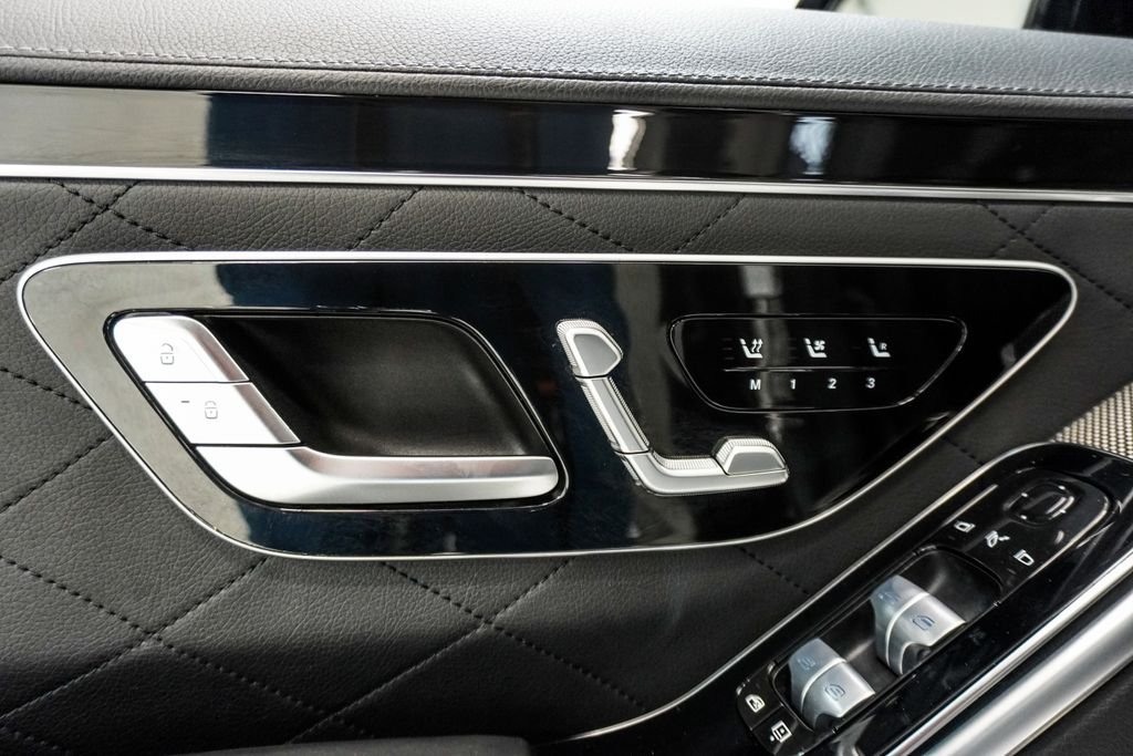 Used 2022 Gray Mercedes-Benz S 500 image 25