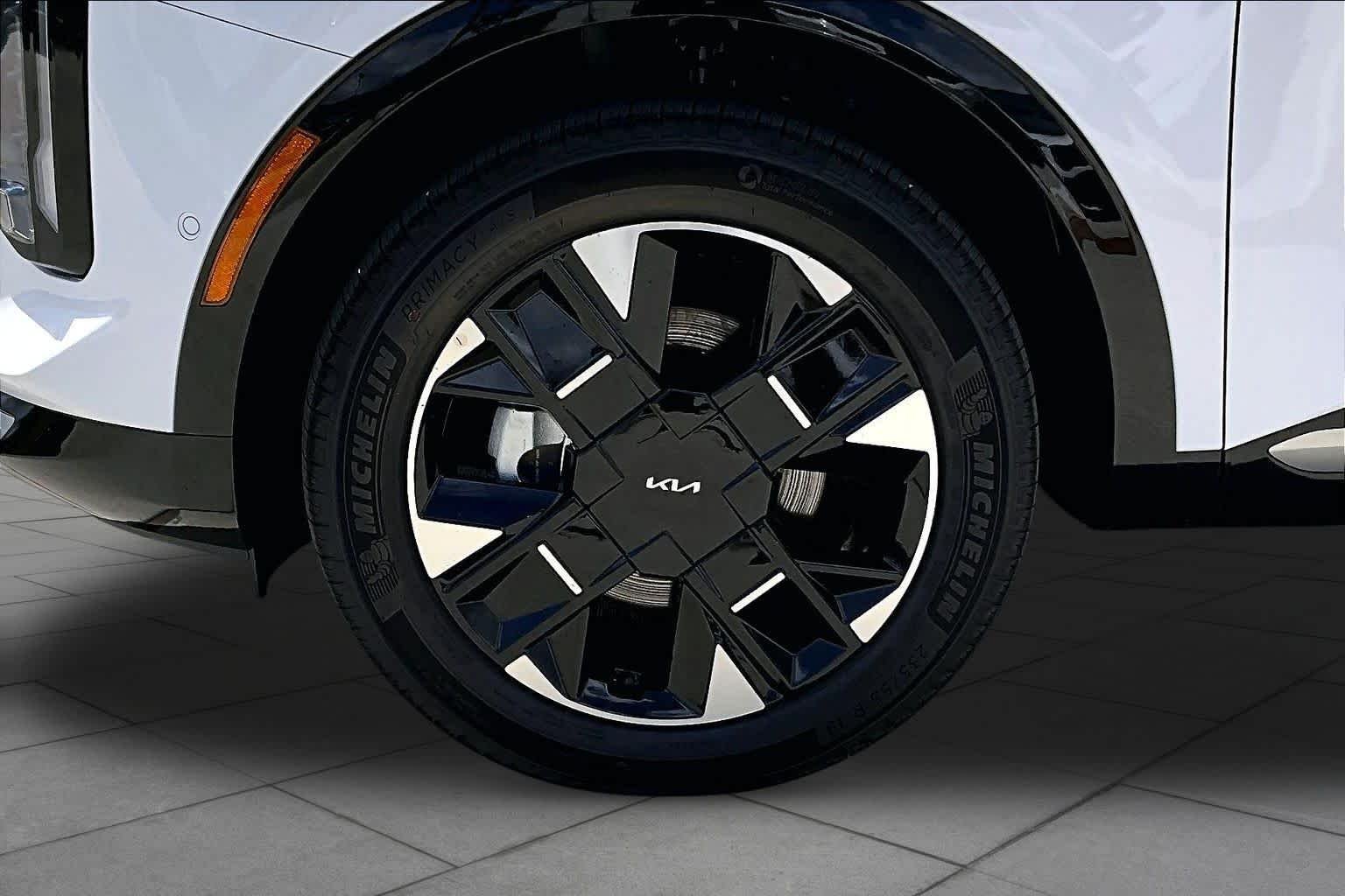 Used 2026 Glacial White Pearl Kia SX-Prestige image 11