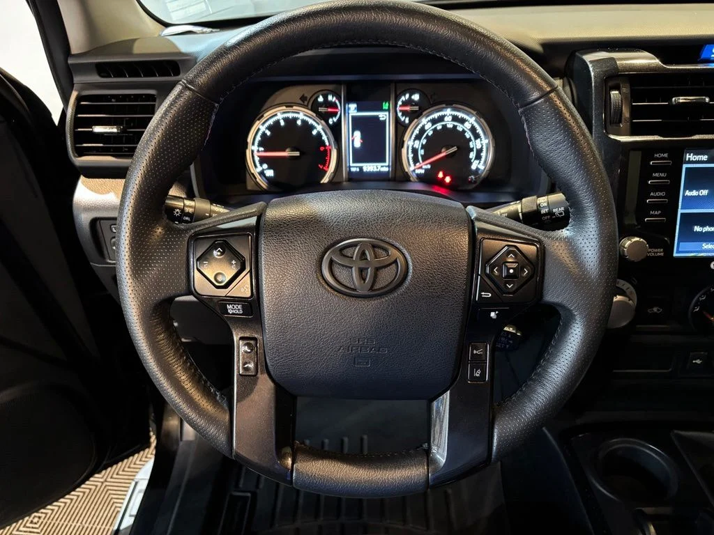 Used 2020 Midnight Black Metallic Toyota Venture image 11