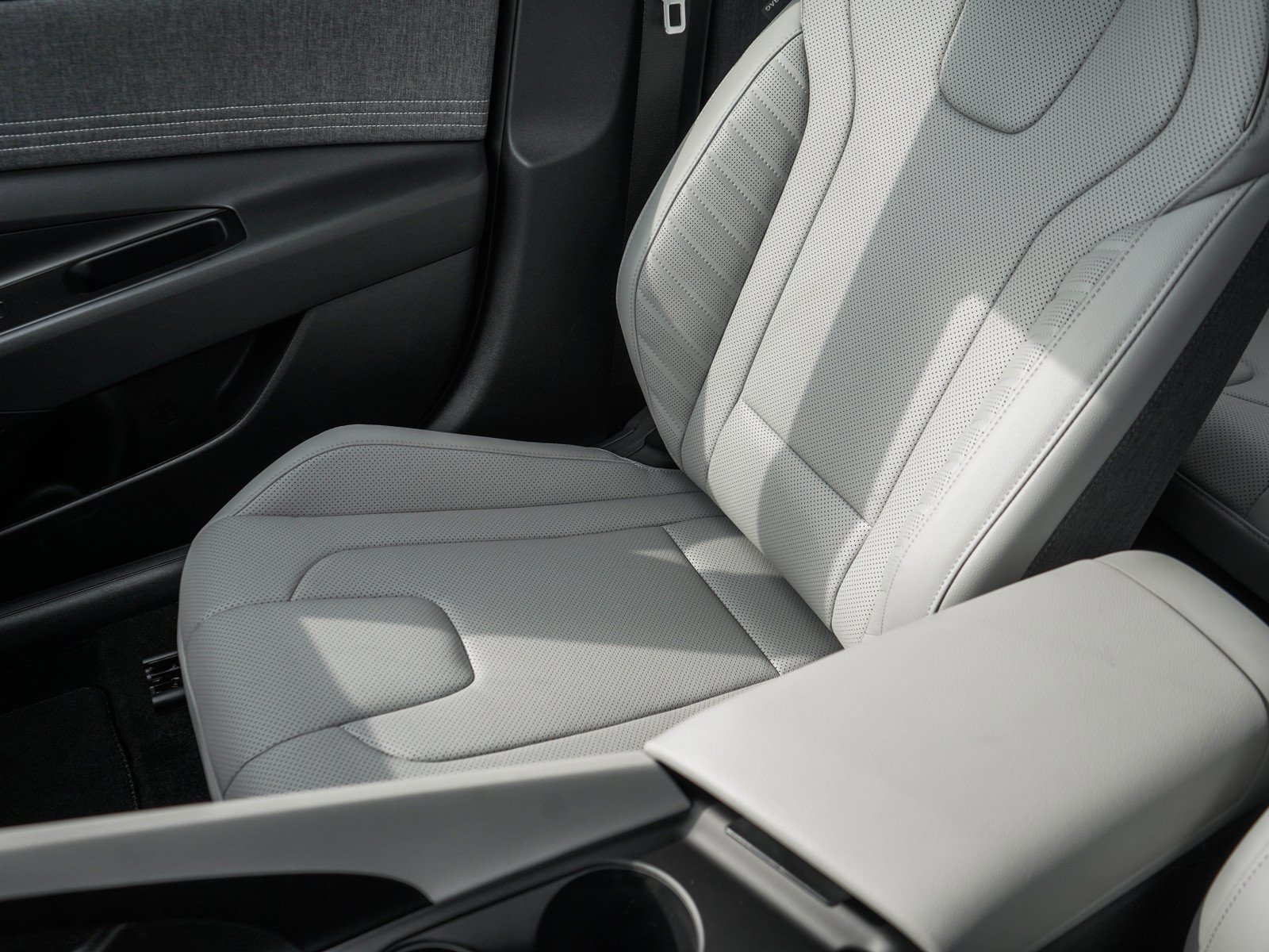 New 2026 Amazon Gray Hyundai SEL Sport Plus Sedan FWD image 23