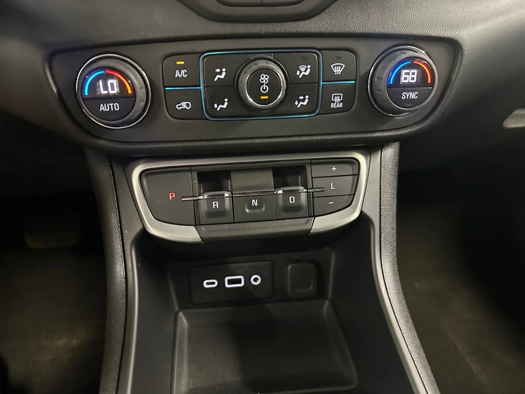 Used 2023 Summit White GMC SLE image 15