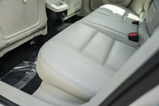 Certified Used 2024 Crystal White Volvo Plus image 30