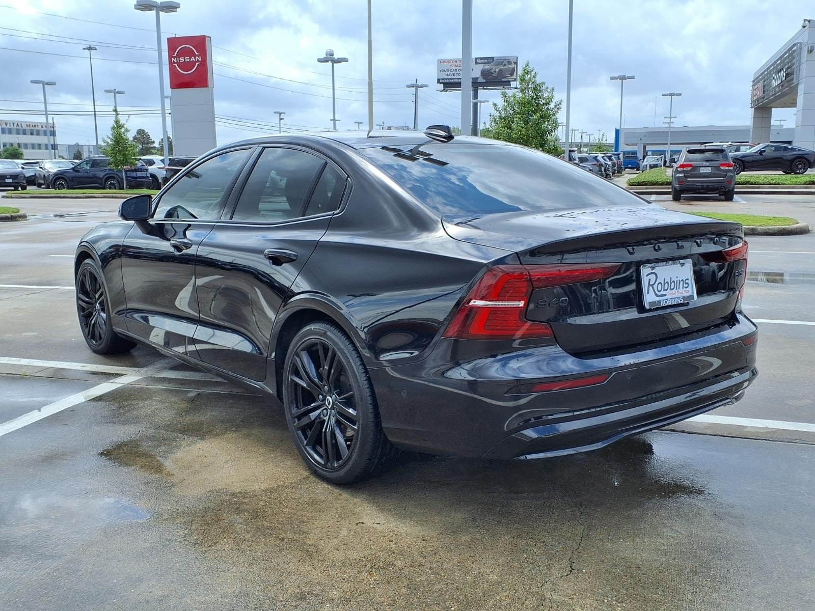 2024 Volvo S60 Plus Black Edition - 3