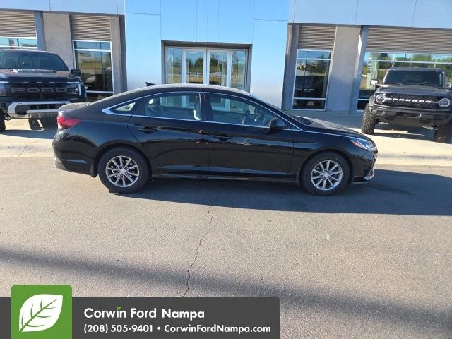 Used 2019 Black Hyundai SE image 8
