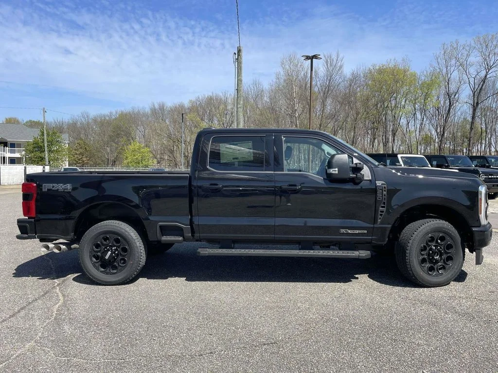 New 2026 Agate Black Metallic Ford XLT image 2