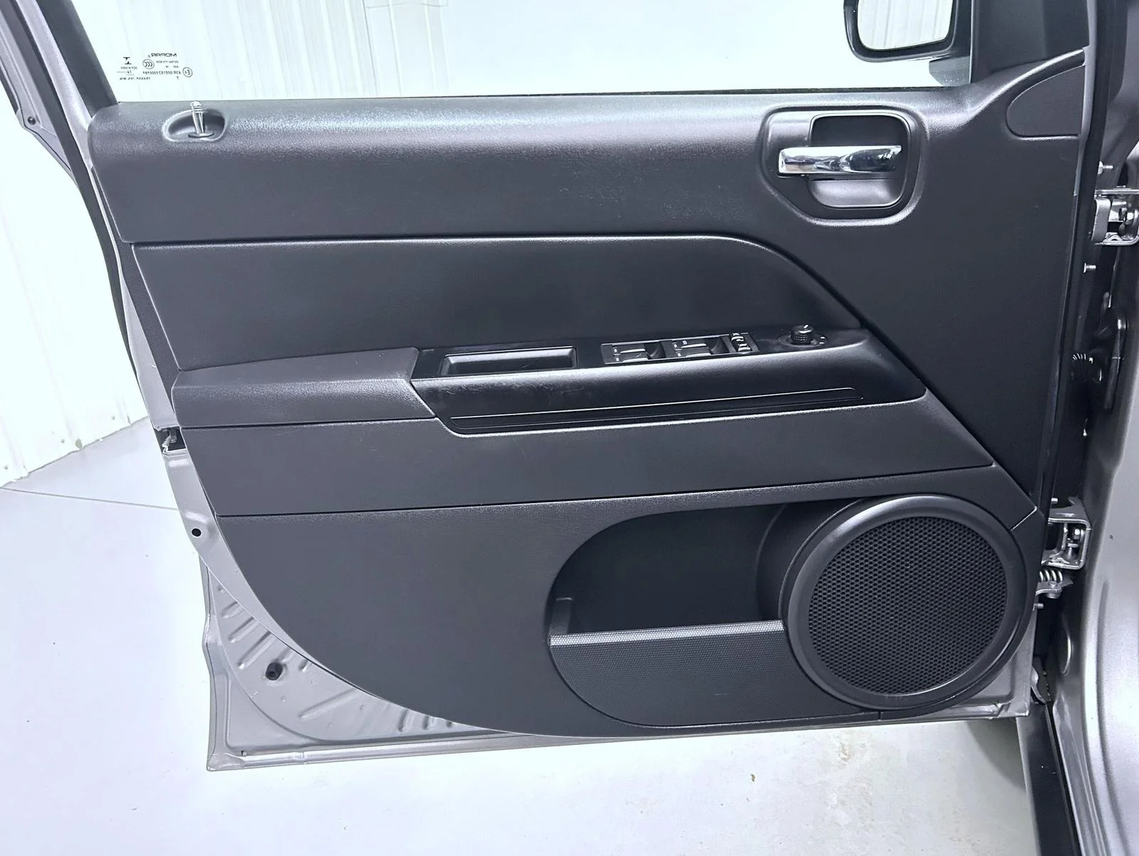 Used 2017 Silver Jeep Sport image 9
