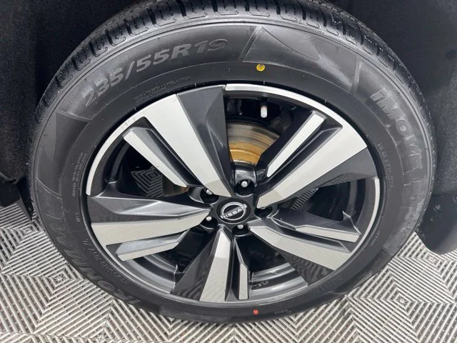 Used 2023 Gray Nissan Platinum image 10