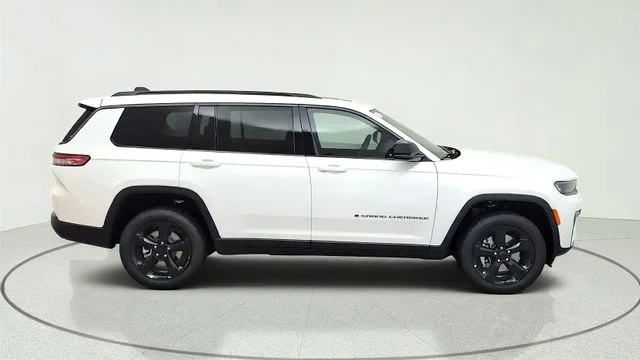 New 2026 Bright White Clear-Coat Exterior Paint Jeep Limited image 15