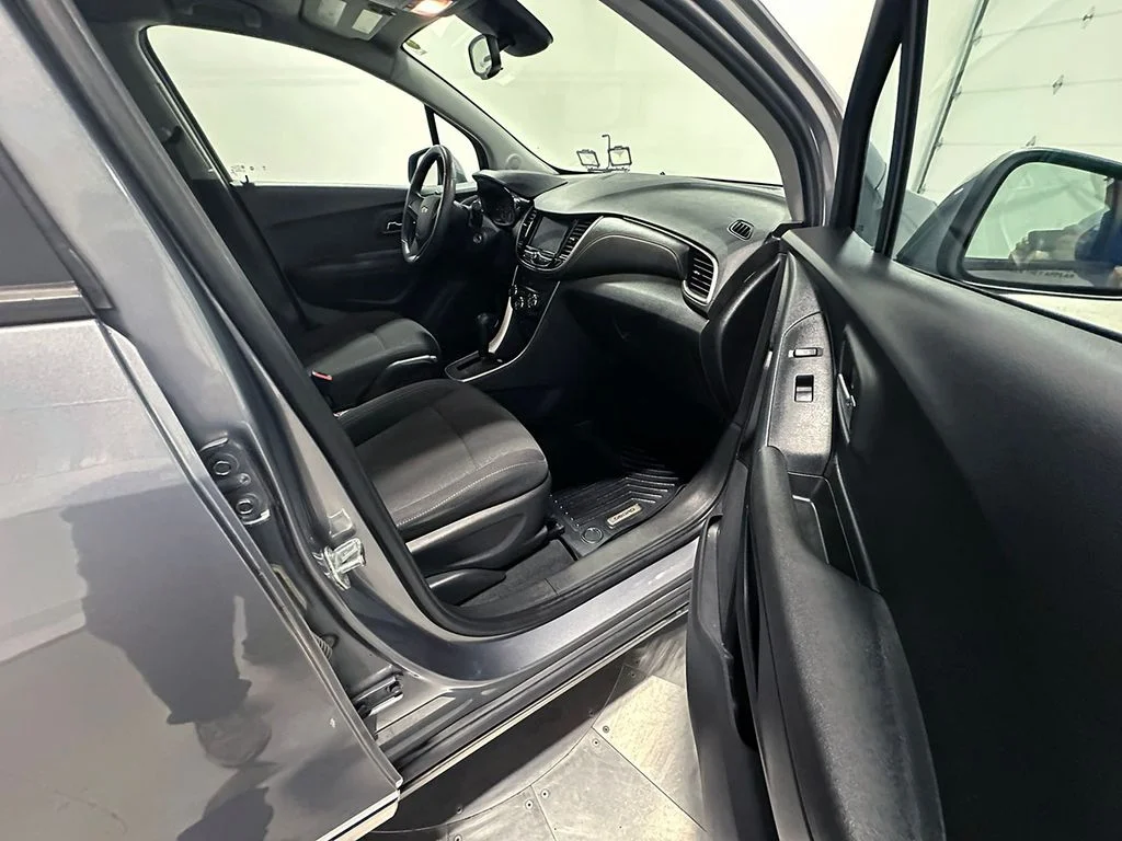 Used 2020 Gray Chevrolet LS image 24