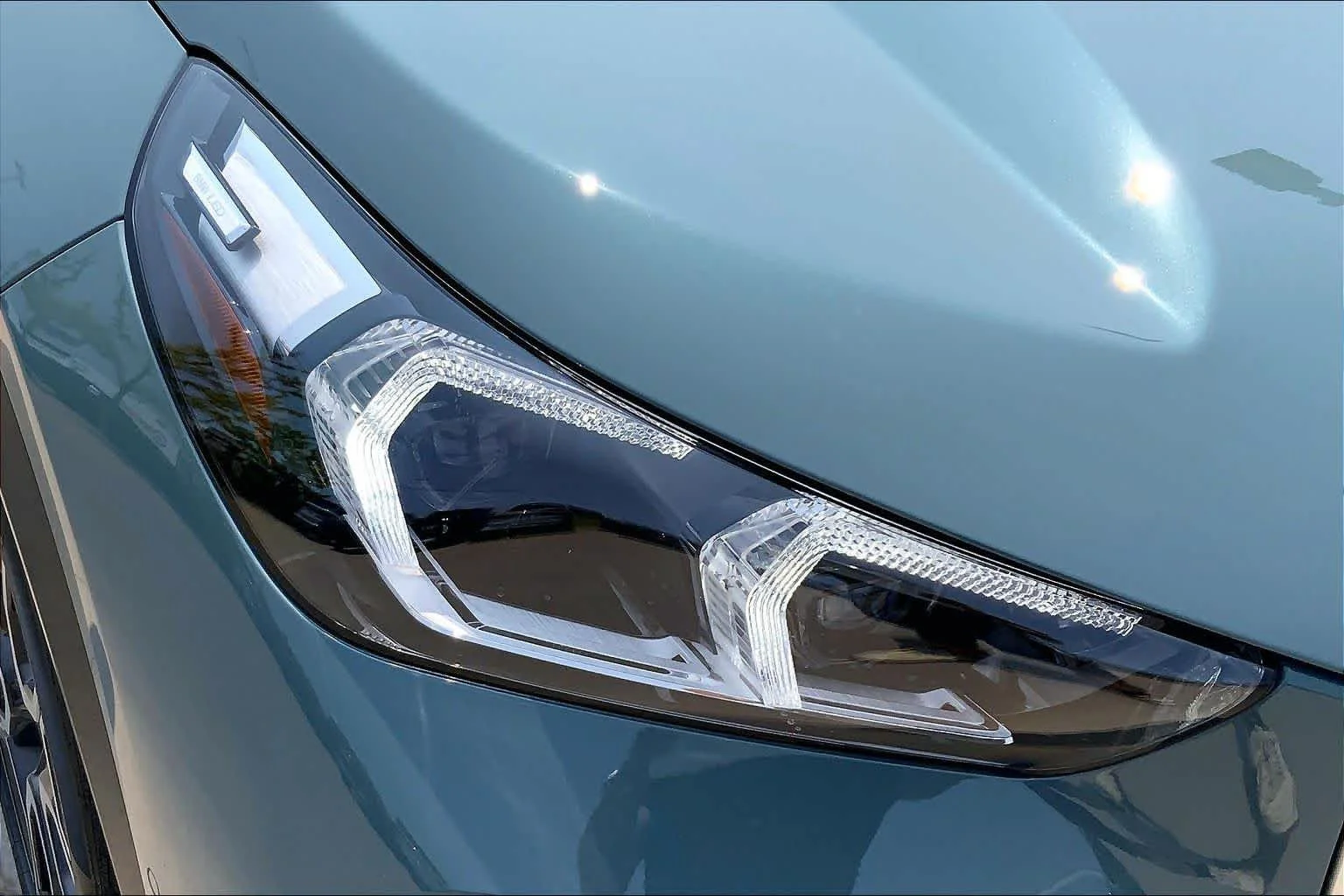 New 2026 Cape York Green Metallic BMW xDrive28i image 13
