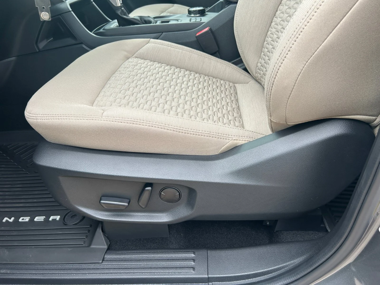 New 2026 Carbonized Grey Metallic Ford XLT image 15