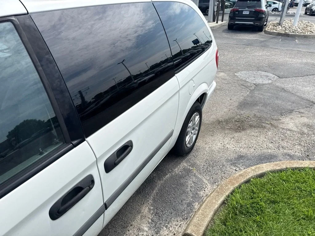 Used 2007 White Dodge SE image 12