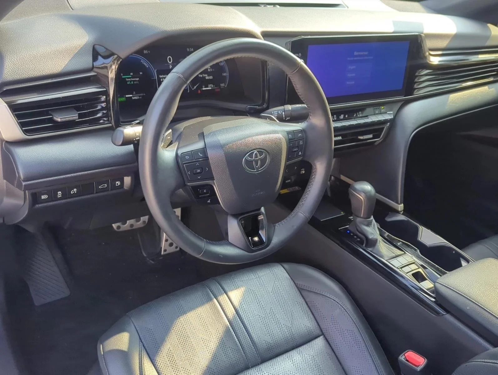Used 2025 Wind Chill Pearl Toyota XSE image 10