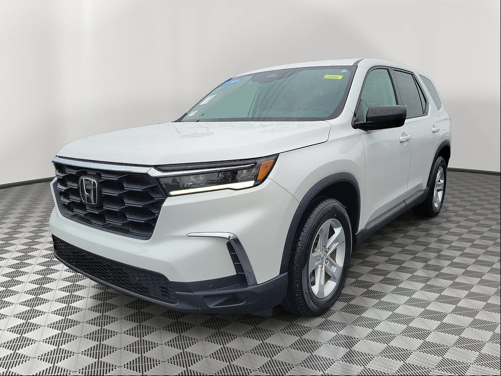 Certified Used 2023 Platinum White Pearl Honda LX image 2