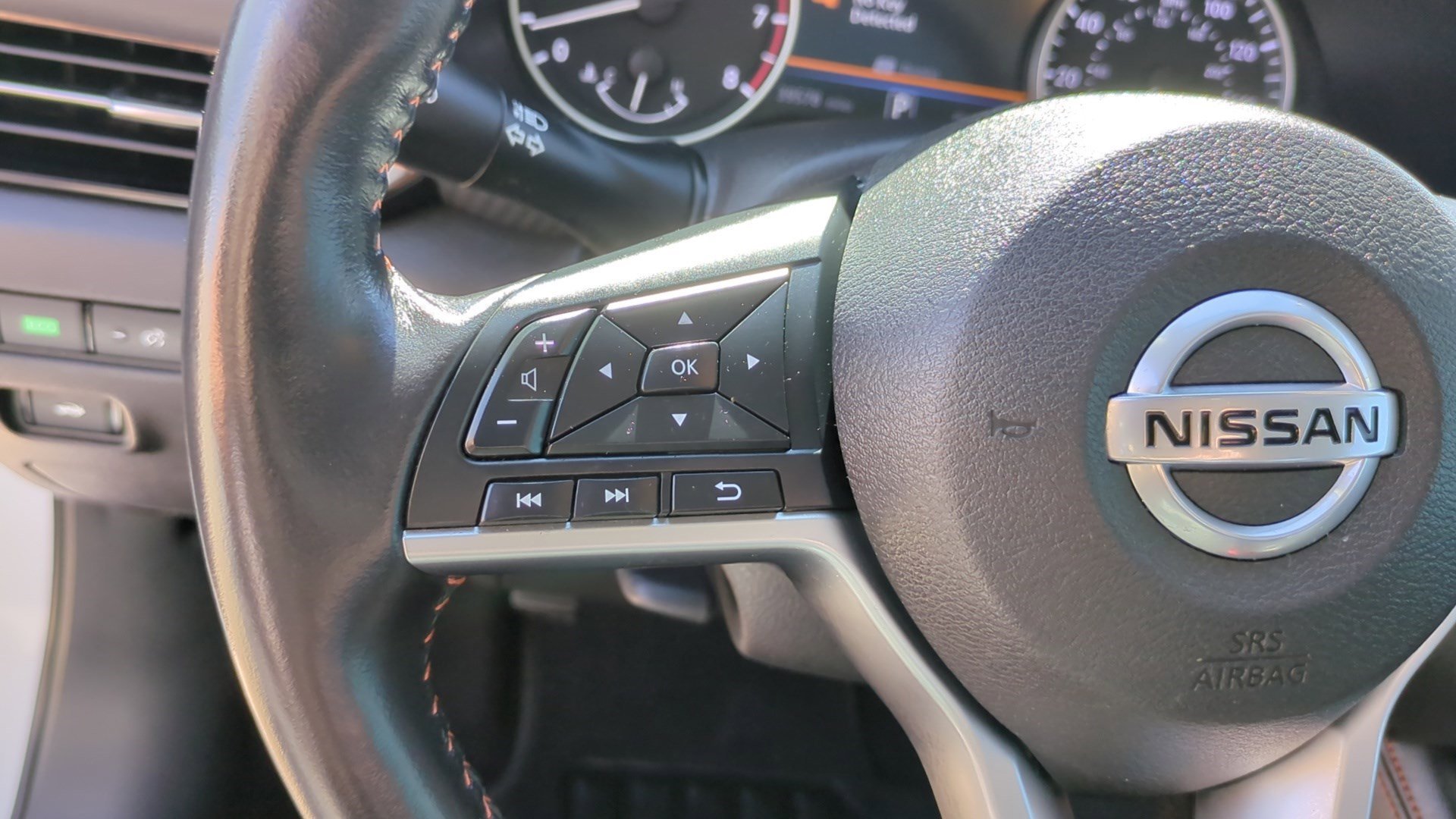 Used 2021 Aspen White Tricoat Nissan SR image 17