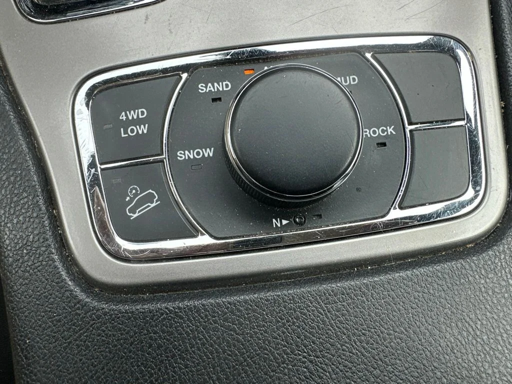 Used 2021 Silver Jeep Limited image 20
