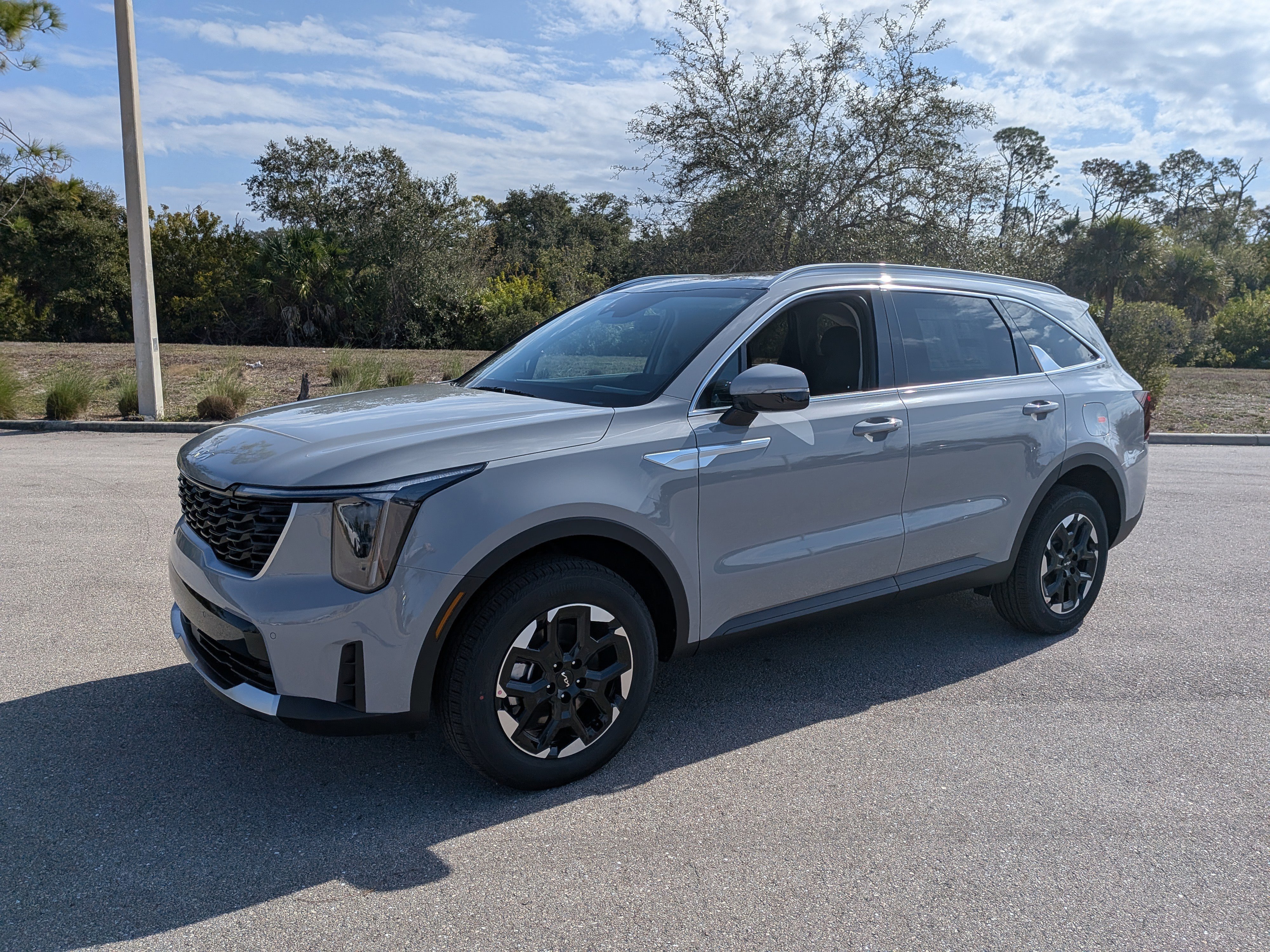 New 2026 Wolf Gray Kia S image 9