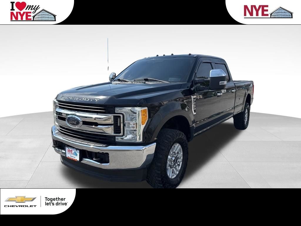 2017 Ford F-250 XLT 4x4 Crew Cab 8' Box's photo
