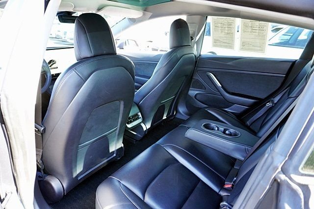 Used 2021  Tesla Standard Range Plus image 18