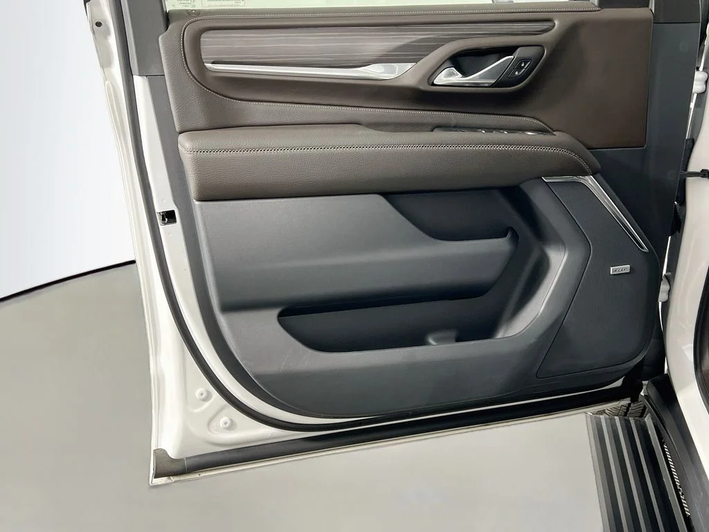 Used 2023 White GMC Denali image 18