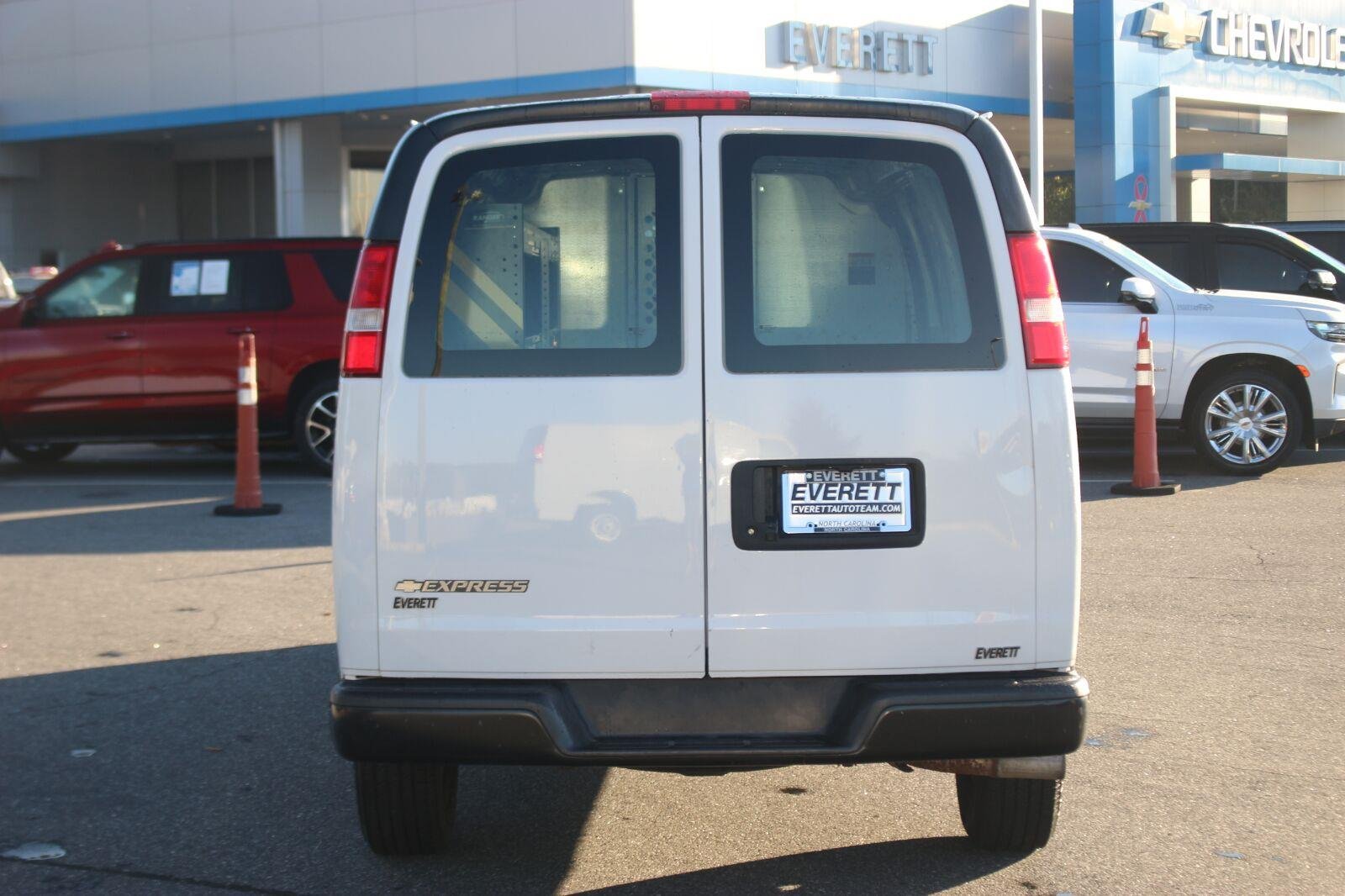 Used 2021 SUMMIT WHITE Chevrolet RWD 2500 155" image 6