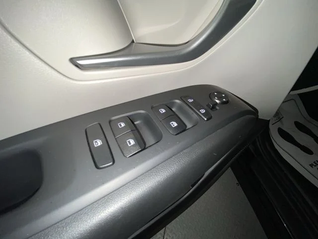 Used 2024 Black Hyundai SEL image 13