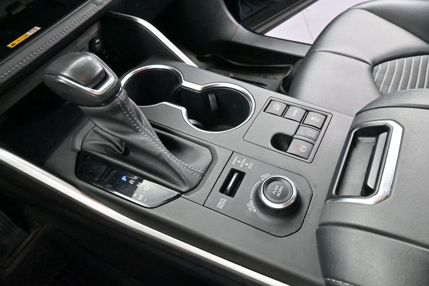 Used 2023 Blue Toyota L image 25