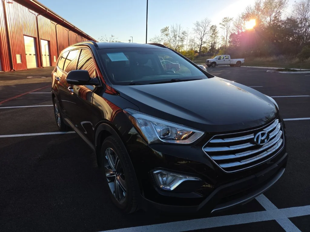 Used 2016 Black Hyundai SE image 1