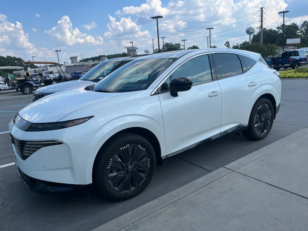 Used 2025 Everest White Pearl Tricoat Nissan Platinum image 2