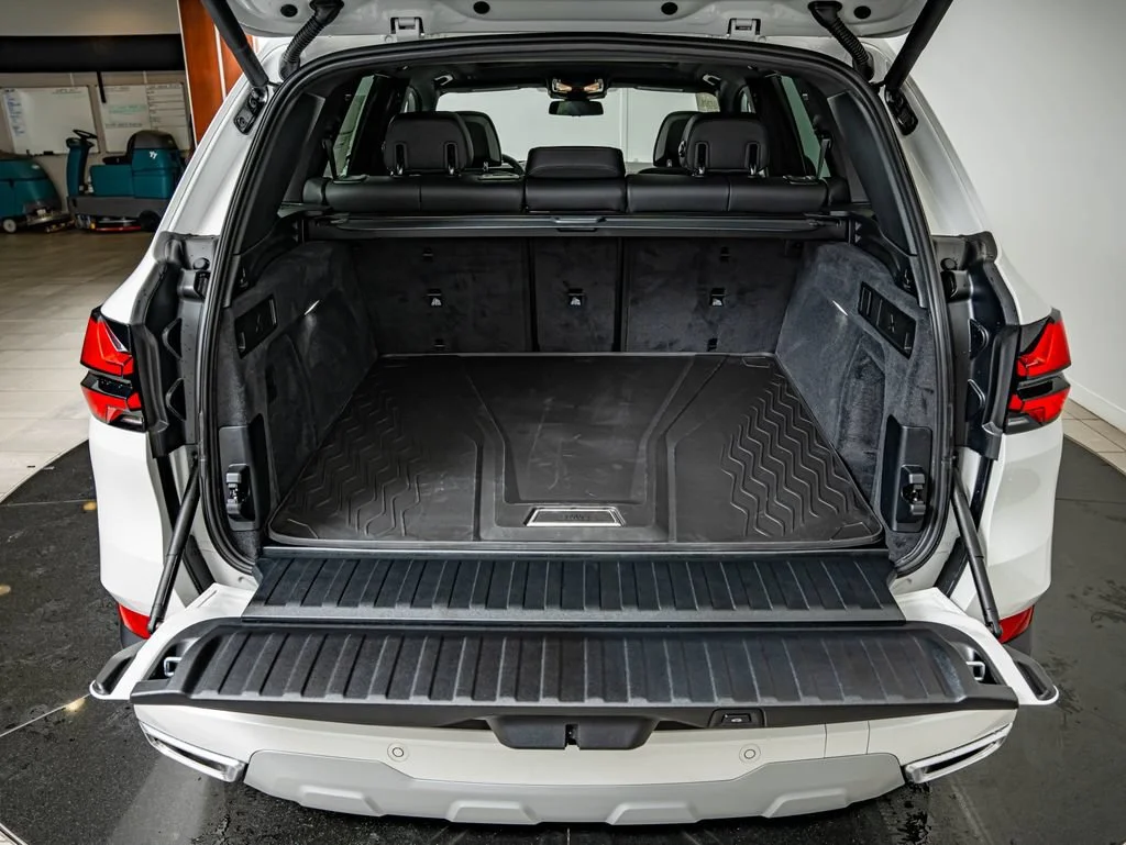 New 2026 Mineral White Metallic BMW xDrive40i image 43