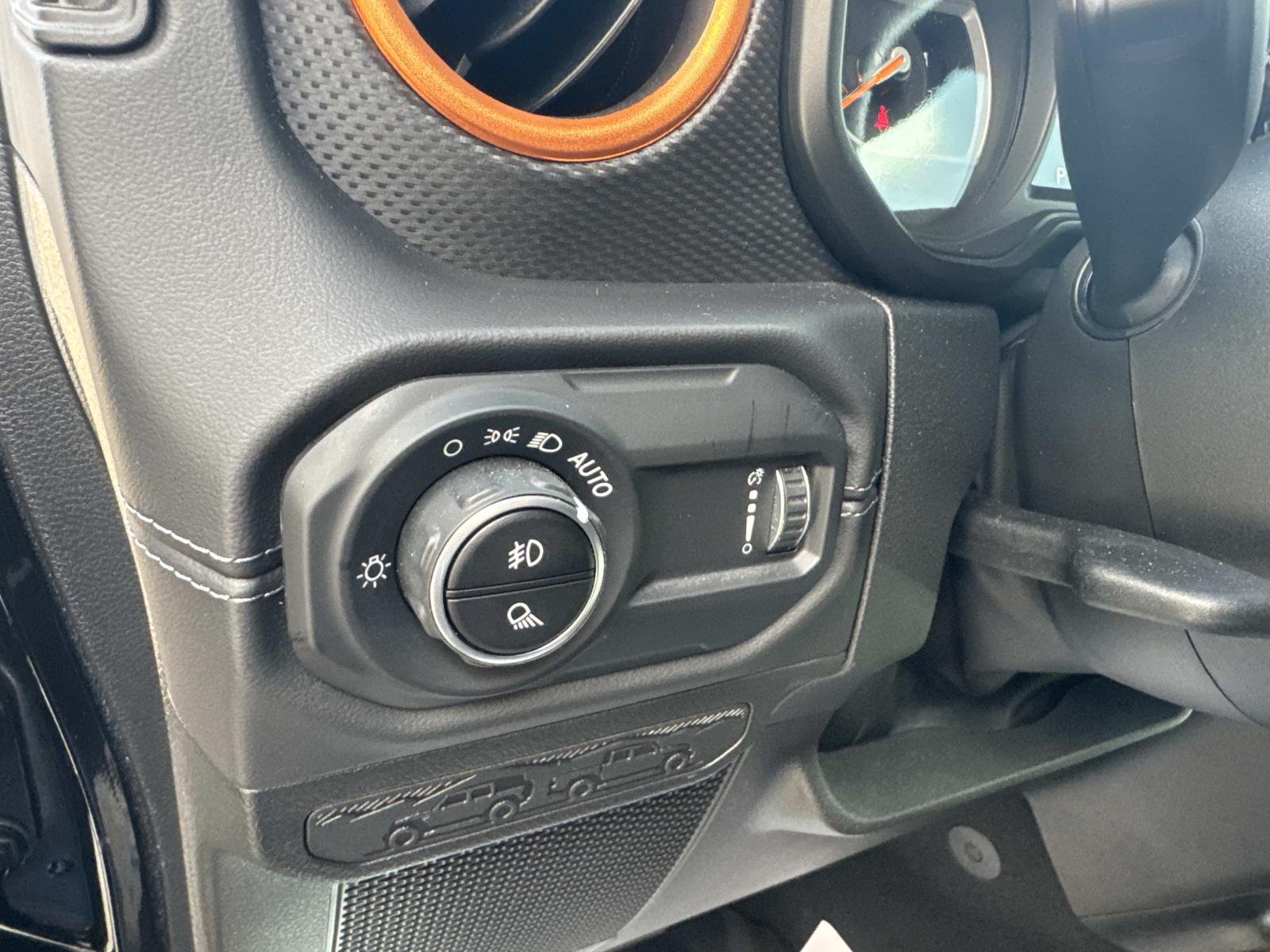 Used 2024 Black Clearcoat Jeep Mojave image 20