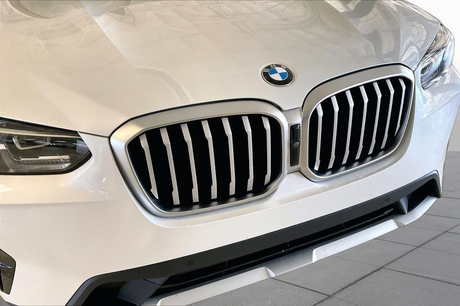 Used 2024 Mineral White Metallic BMW sDrive30i image 30