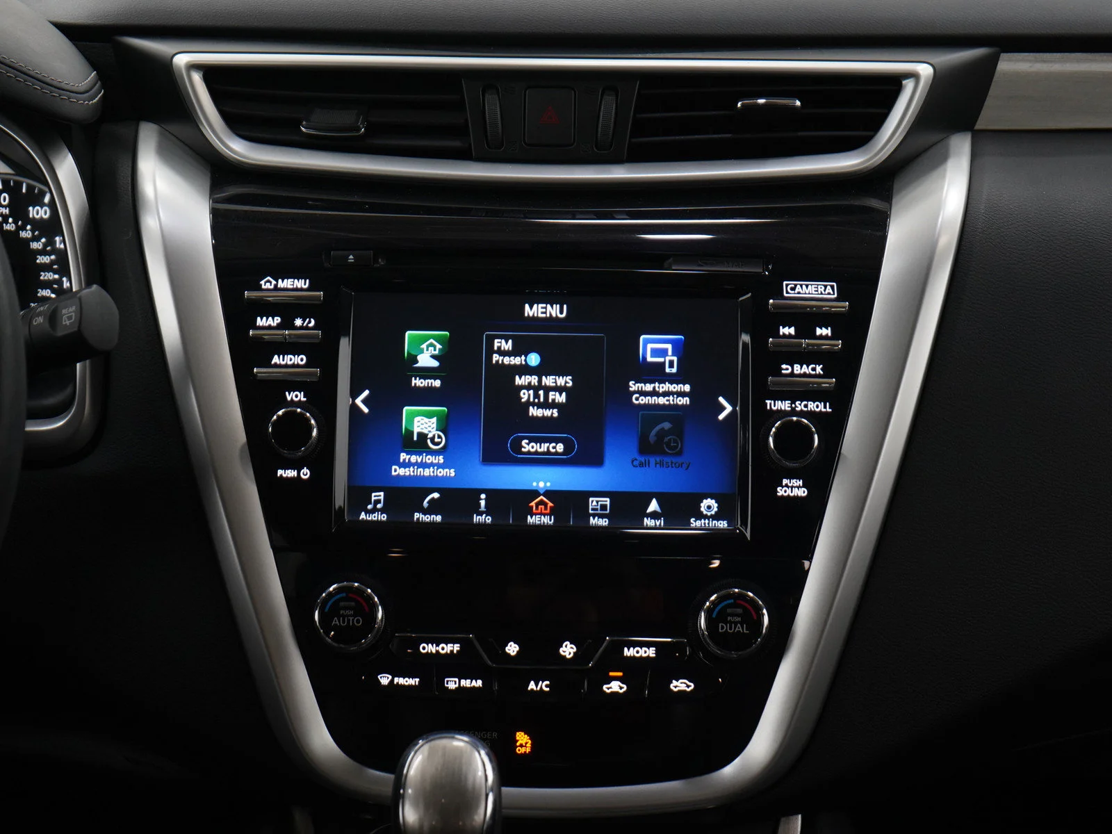 Used 2018 White Nissan SL image 15