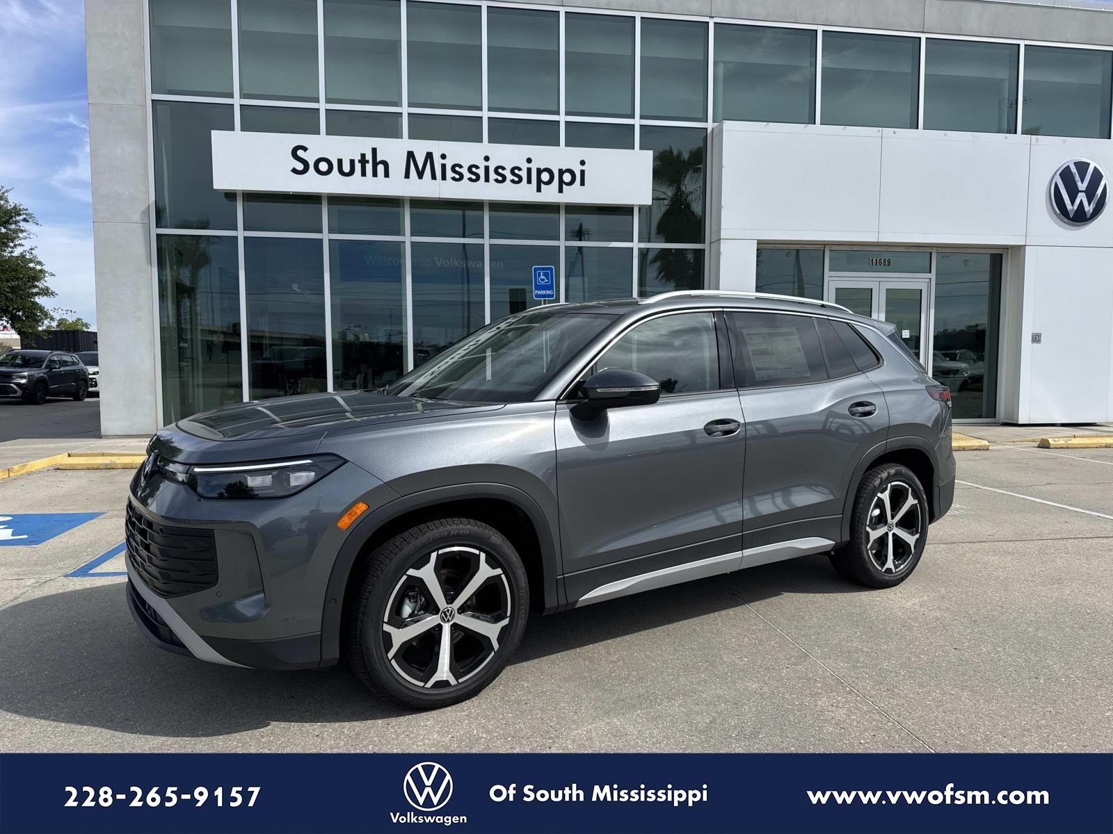 2026 Volkswagen Tiguan 2.0T SE's photo
