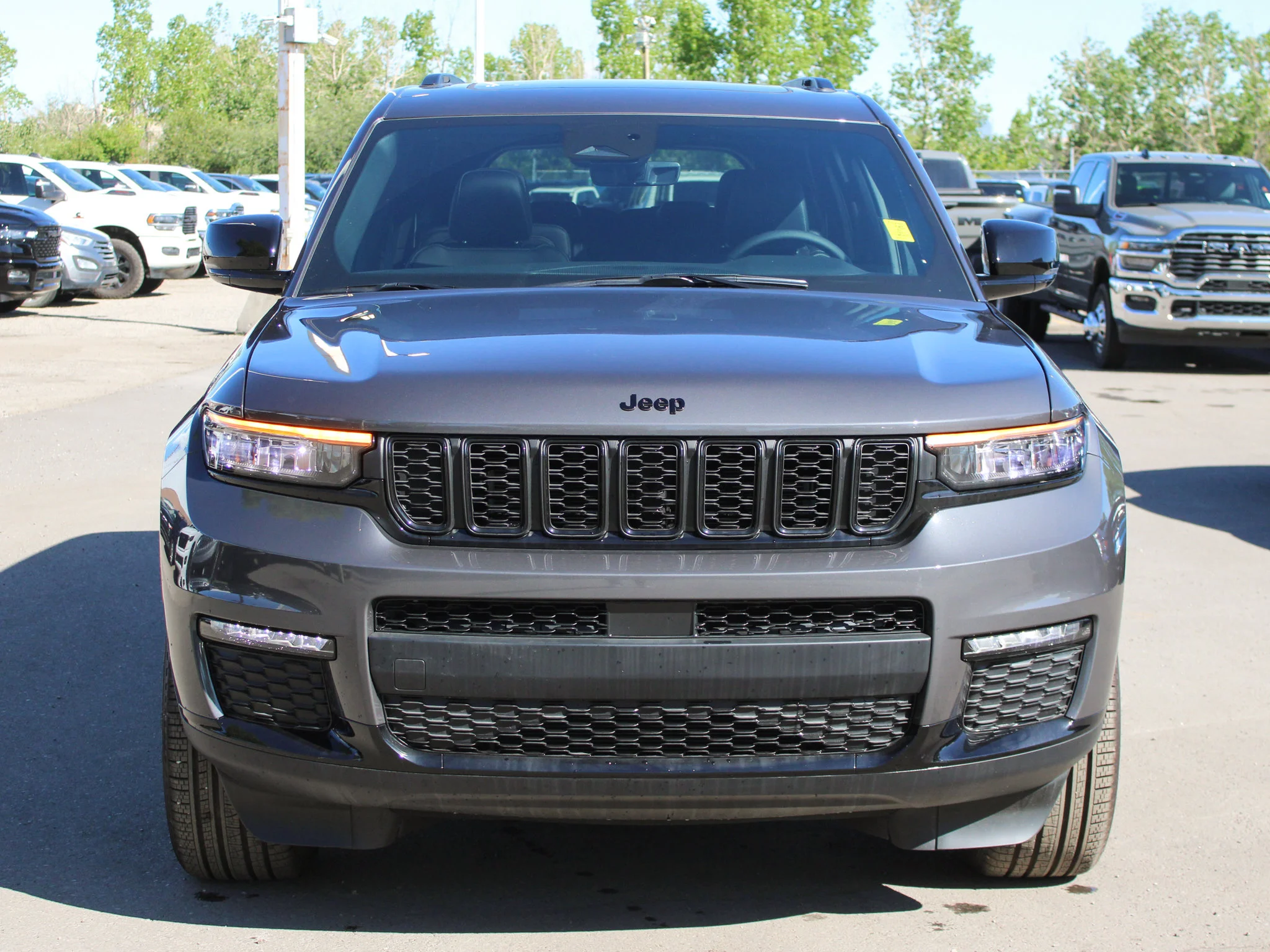 Certified Used 2025 Grey Jeep Limited * V6 | Trailer Tow Package  | Adaptive Cruise | Heated Seats image 9