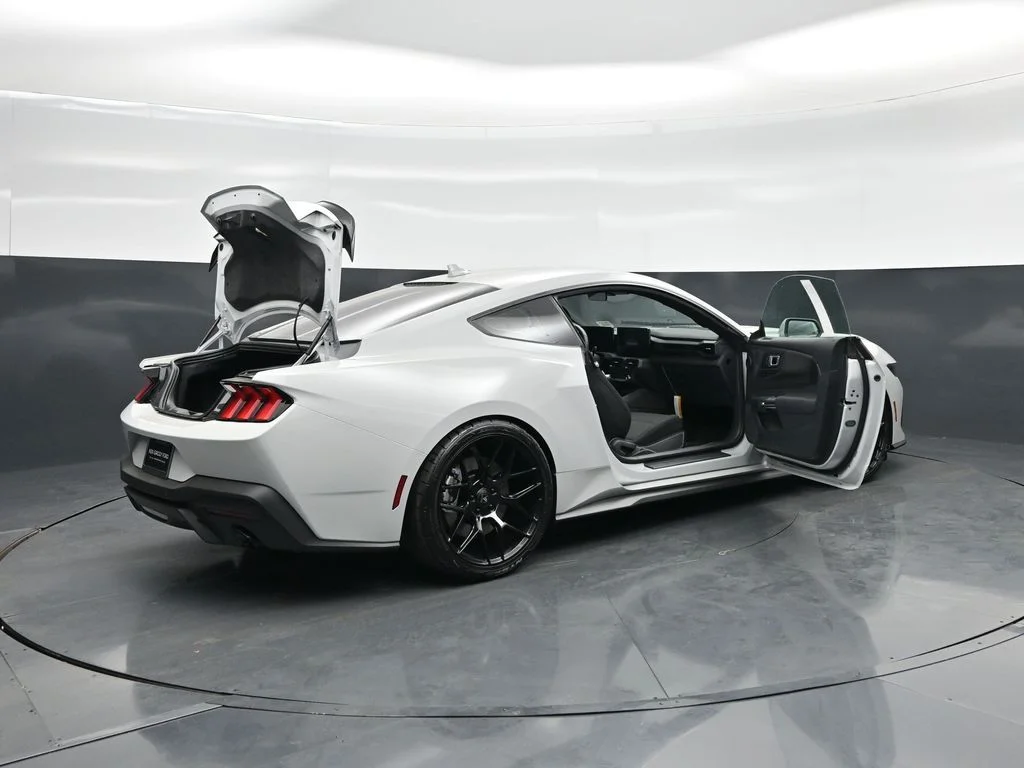 New 2026 Avalanche Gray Ford GT image 5