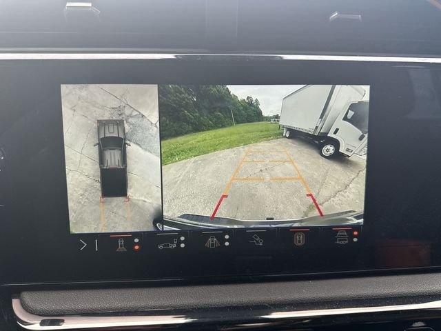 Used 2024 White GMC AT4 image 17