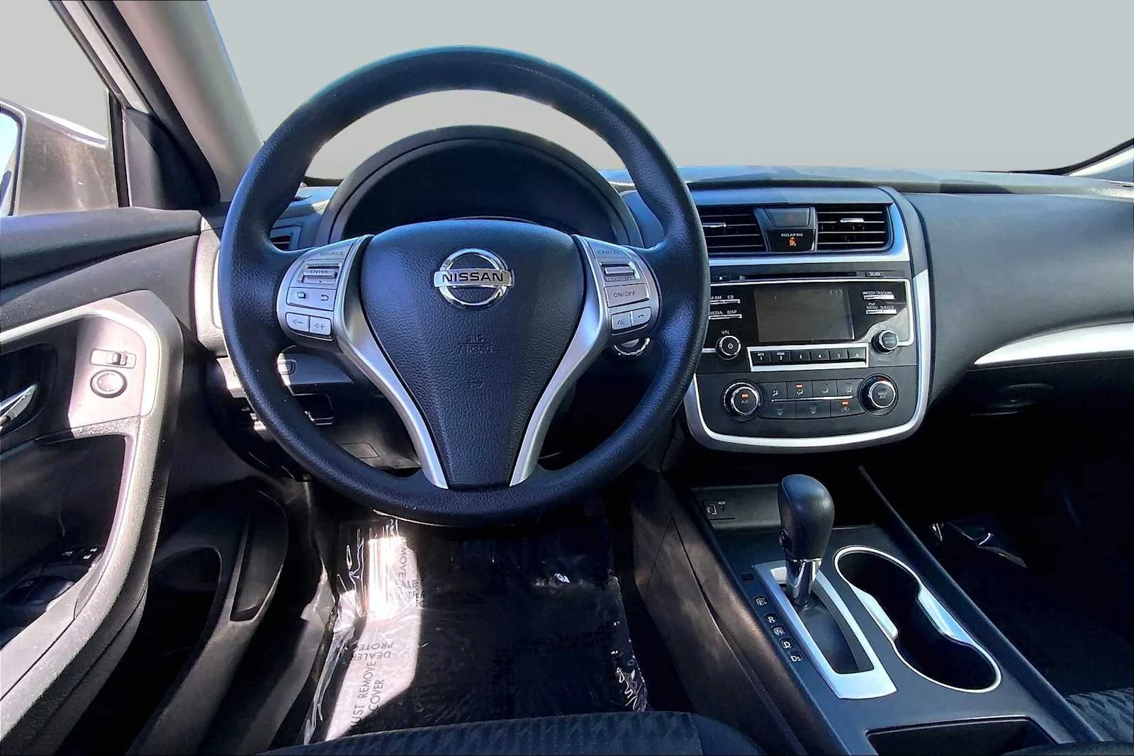 Used 2018 Glacier White Nissan 2.5 S image 6