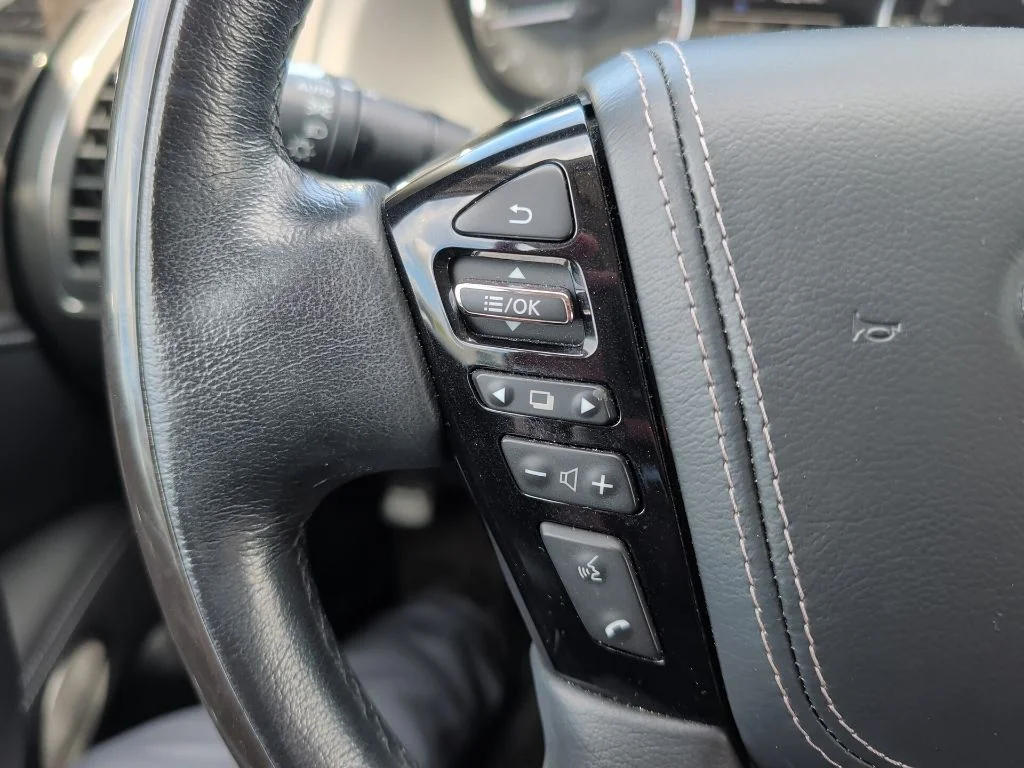 Used 2020 White INFINITI LUXE image 13