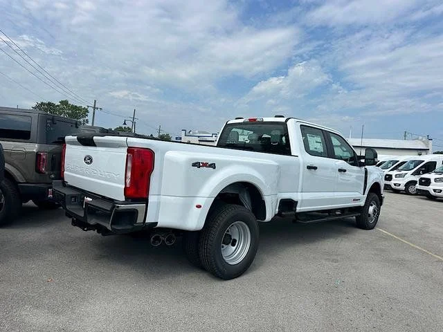 New 2027 Oxford White Ford F-350® XL image 6