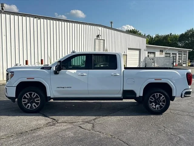 Used 2022 White GMC AT4 image 7