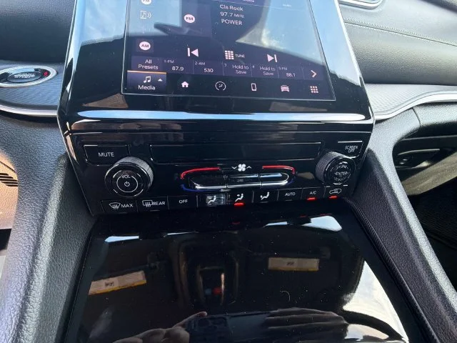Used 2025 Silver Jeep Laredo image 24