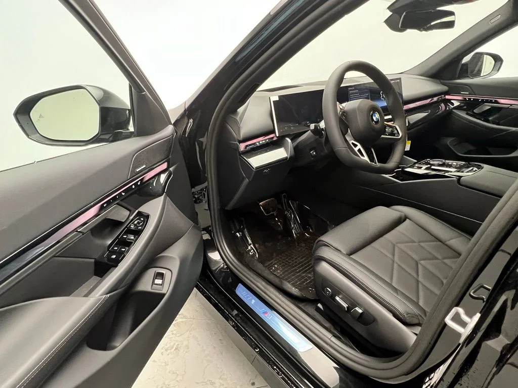 New 2027 Black Sapphire Metallic BMW 530i xDrive image 21