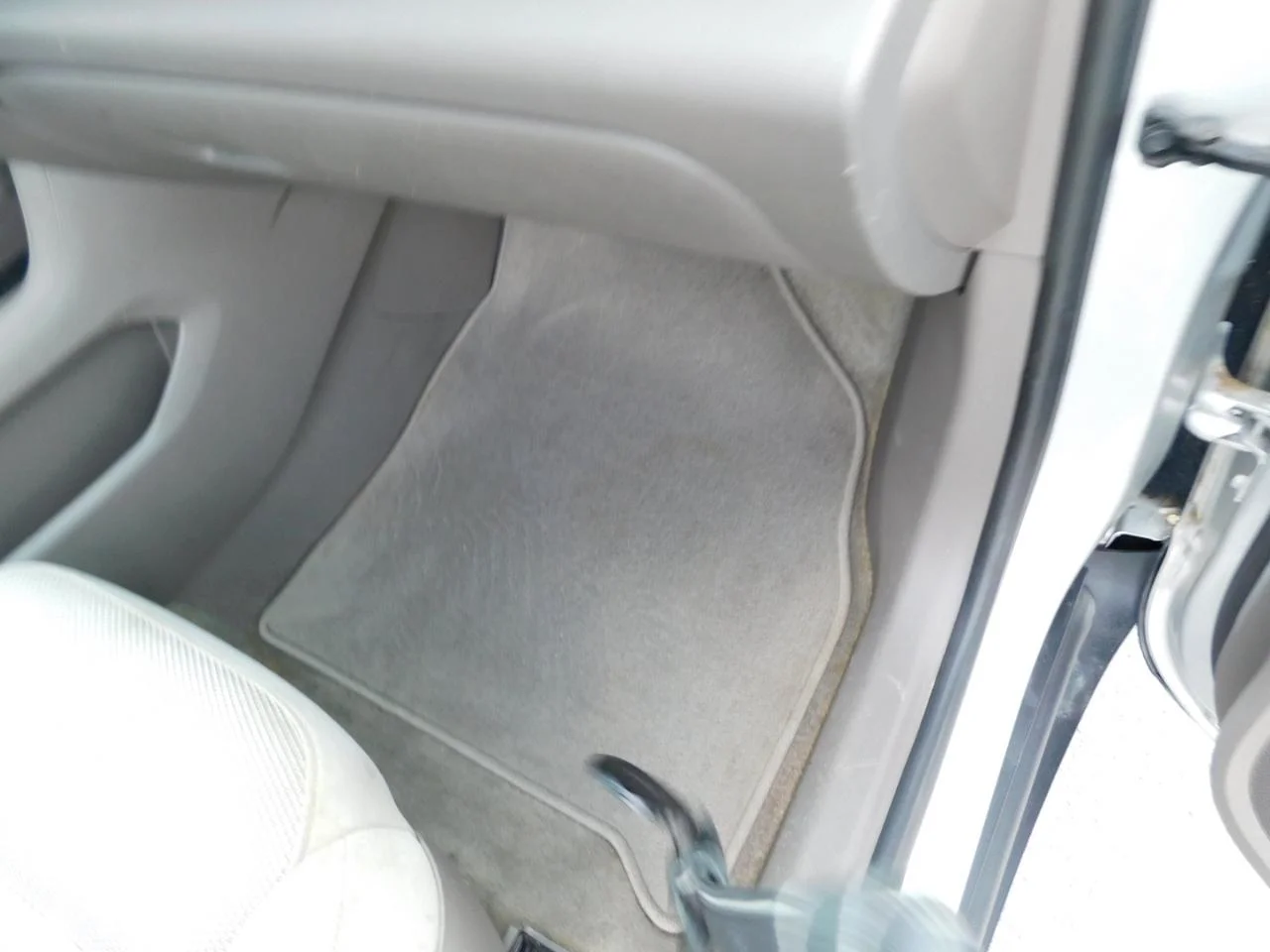 Used 2018 Silver Chevrolet FWD 4DR LT CLOTH W/1LT image 18