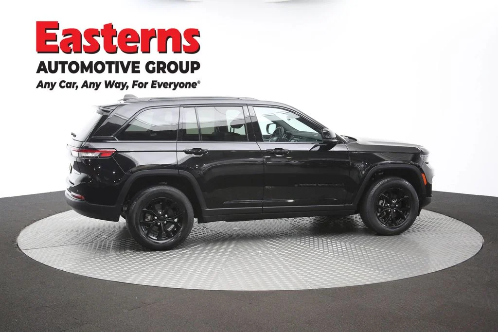 Used 2025 Black Jeep Altitude image 44