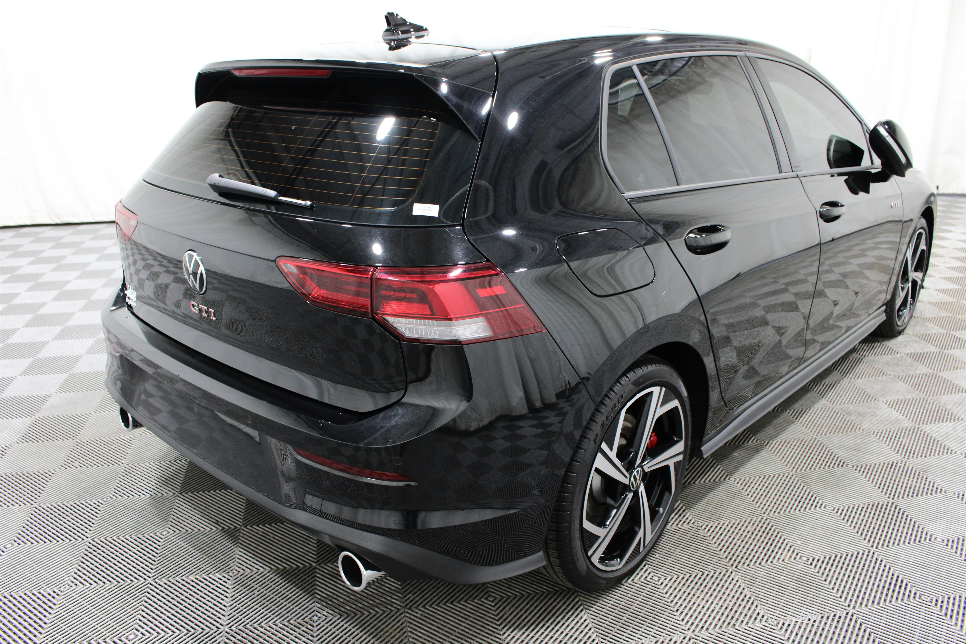 2025 Volkswagen Golf GTI SE - Photo 32