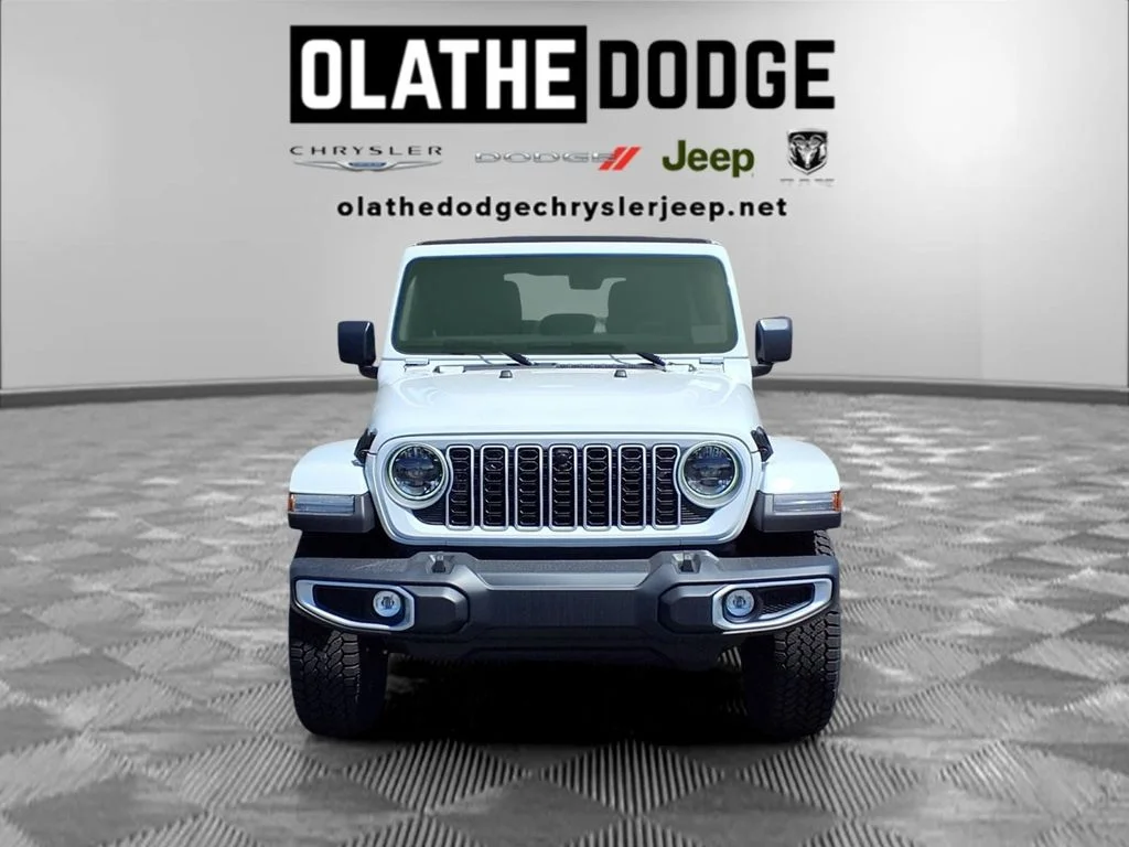 New 2026 Bright White Clear-Coat Exterior Paint Jeep Sahara image 31