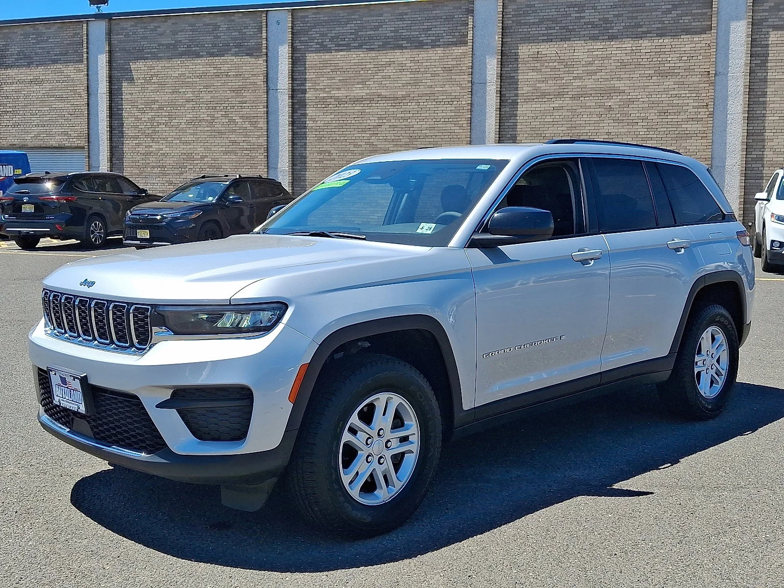 Certified Used 2023 Silver Zynith Jeep Laredo image 3