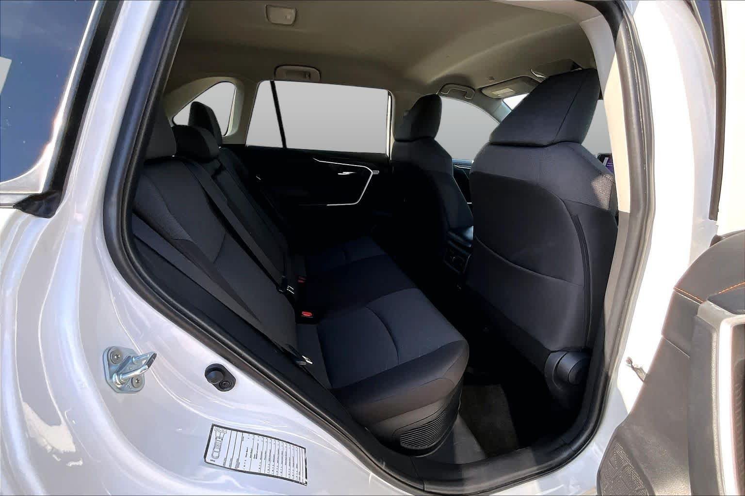 Used 2025 Ice Cap Toyota Hybrid XLE image 20
