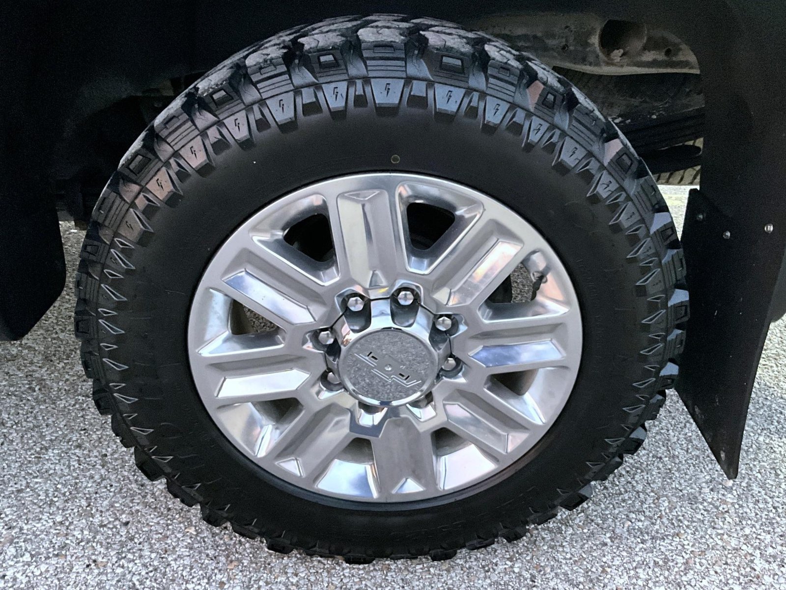 Used 2024 Gray Chevrolet High Country image 23